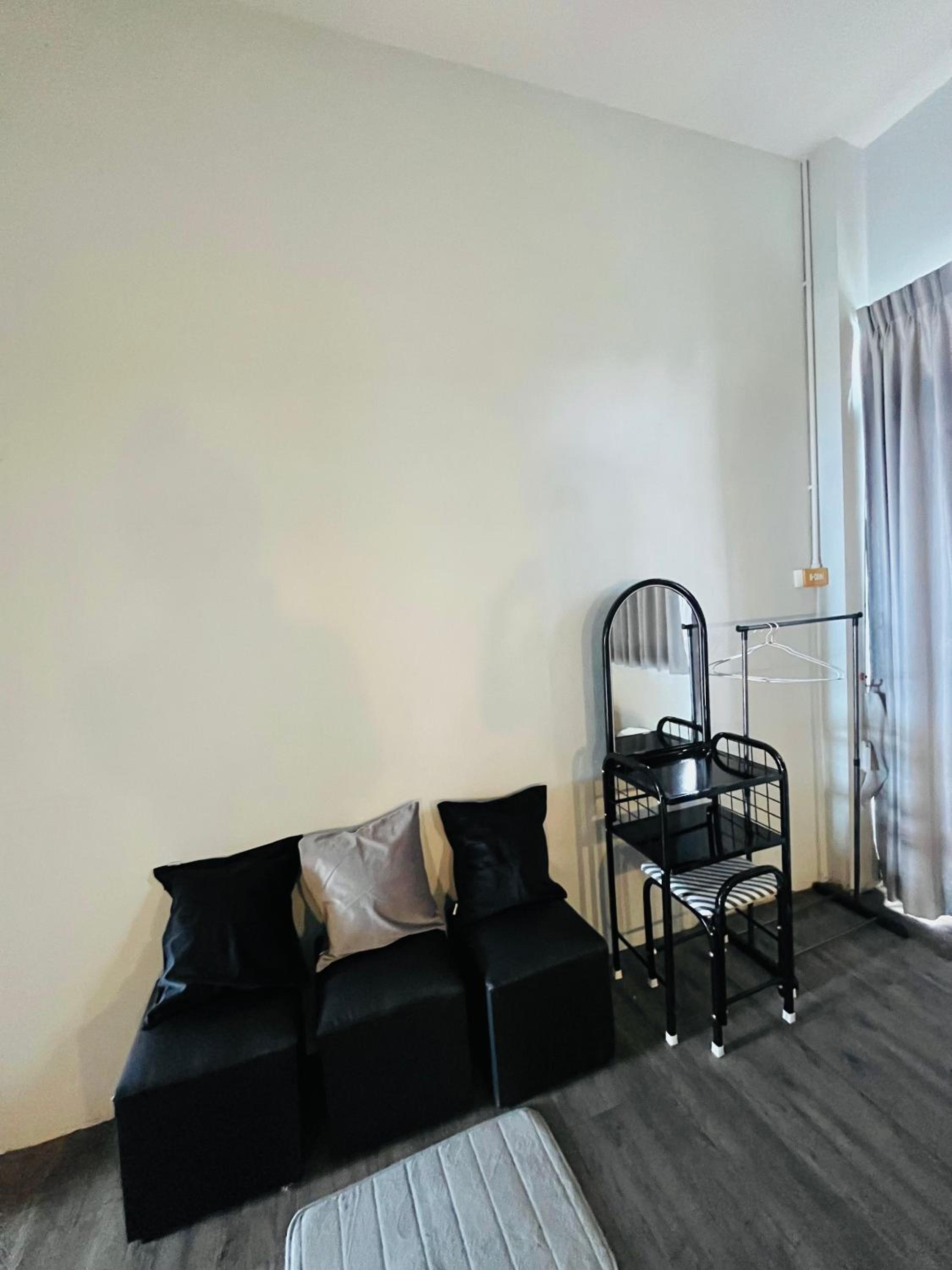 Economy Triple Room with Shared Bathroom photo 1