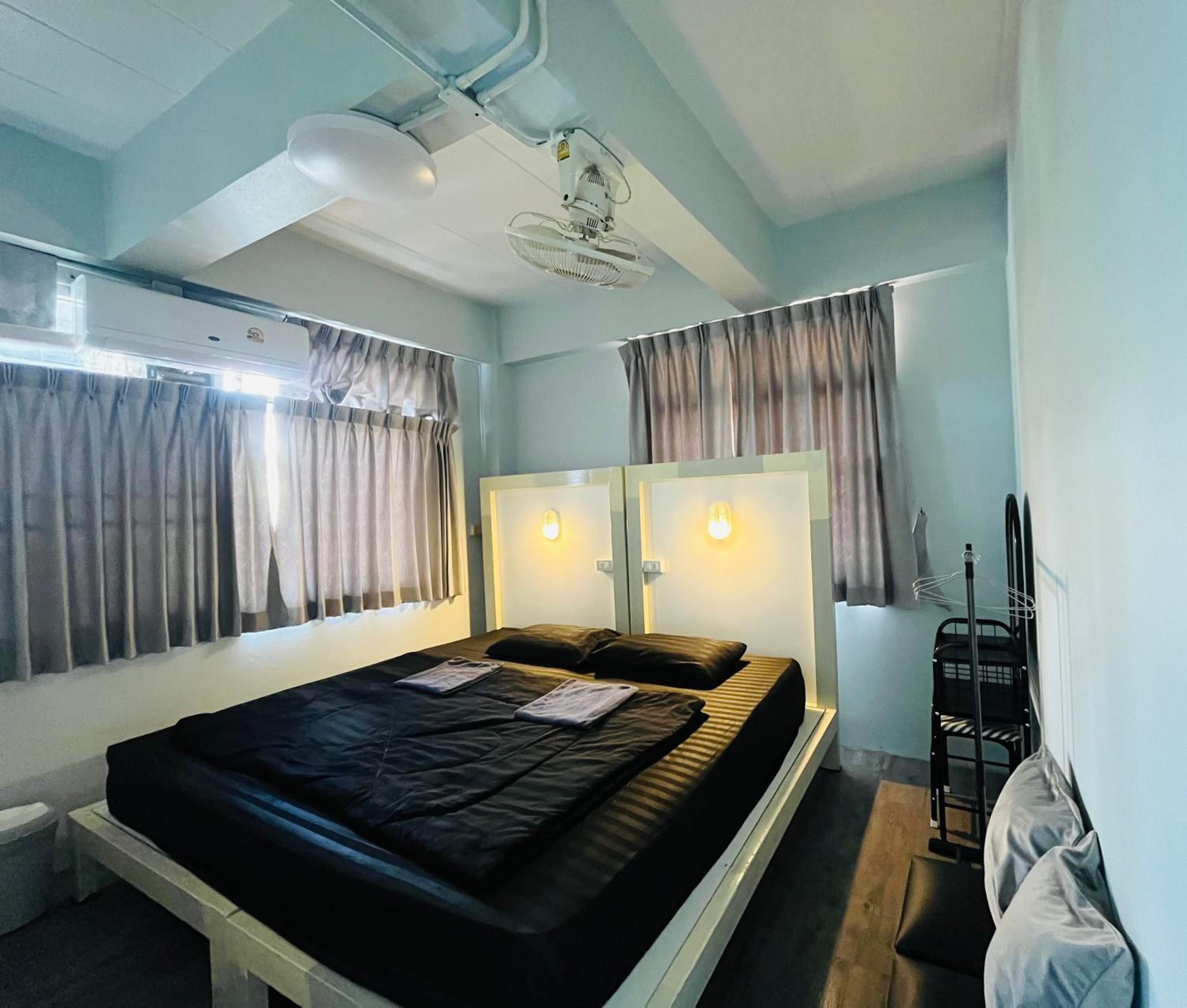 Double Room with Private External Bathroom - Photo 2