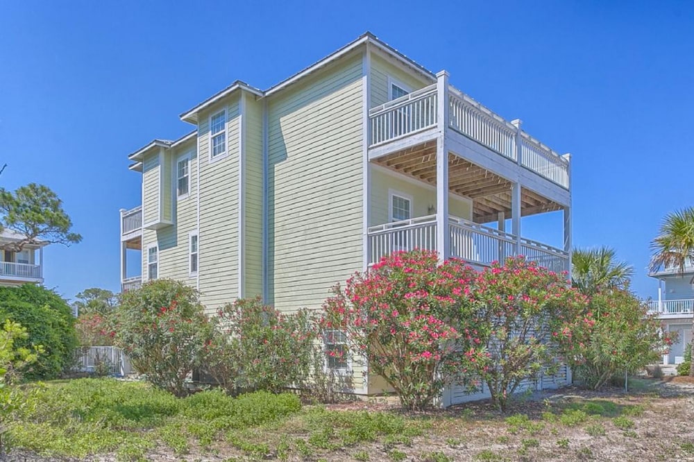 House, Multiple Beds (Sea Breeze Manor) photo 3