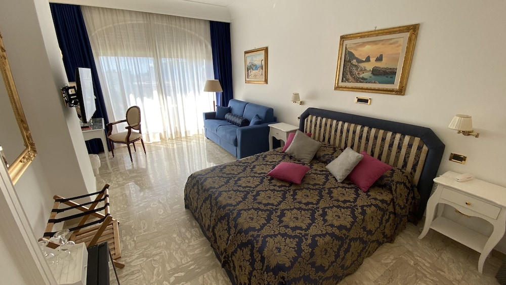 Junior Suite, Pool View - Photo 2