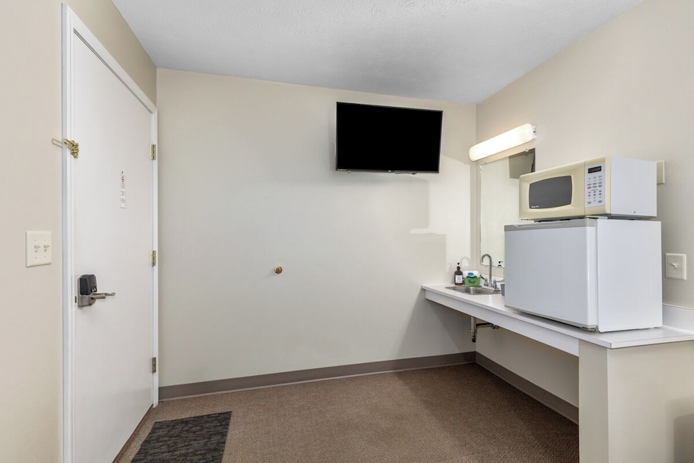 Comfort Single Room, 1 Double Bed, Lake View photo 3