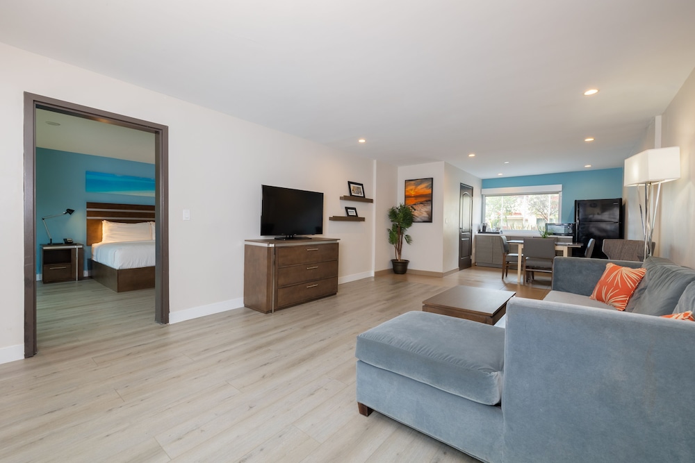 King One Bedroom Suite photo 1