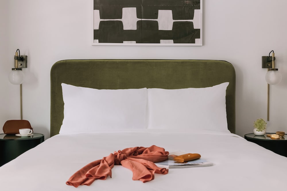 Junior Studio, 1 Queen Bed photo 1