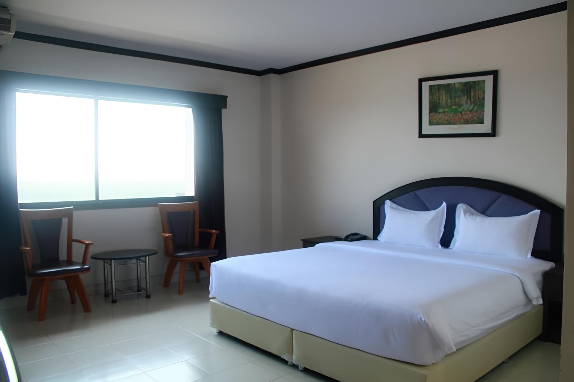 Standard Room, 1 King Bed photo 2