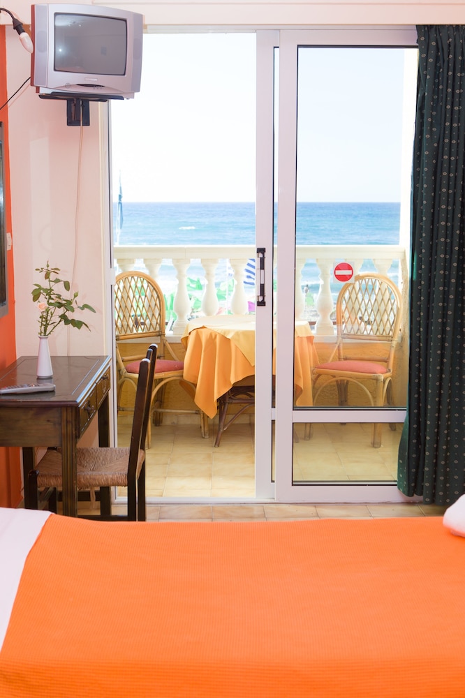 Standard Double or Twin Room, Sea View, Beachfront photo 2