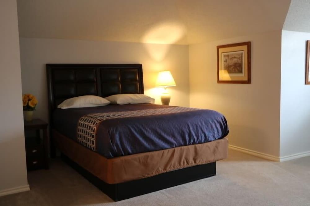 Honeymoon Suite, 1 Bedroom, Jetted Tub Upstairs Only (Room number 129) photo 1