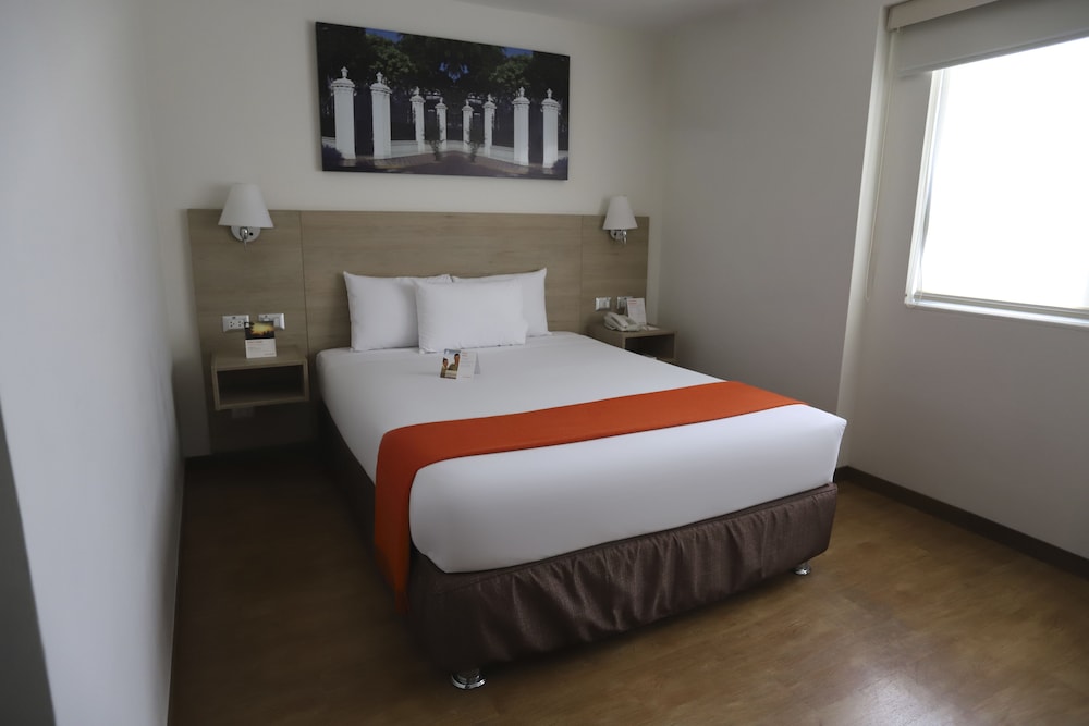 Traditional Room, 1 Queen Bed - Photo 3