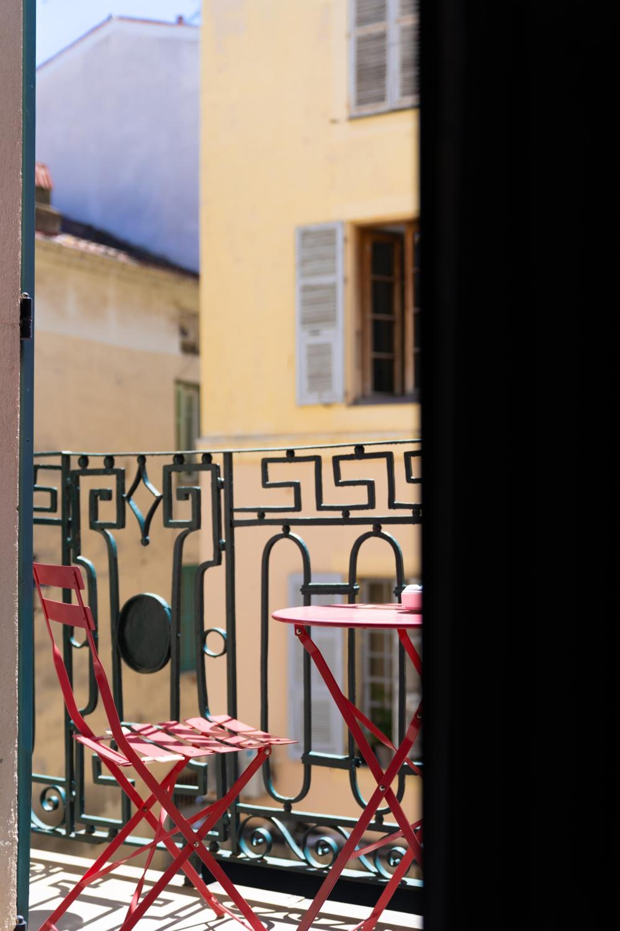 Double Room with Balcony - Photo 4