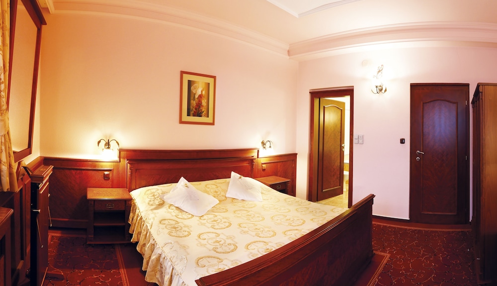 Royal Suite photo 2