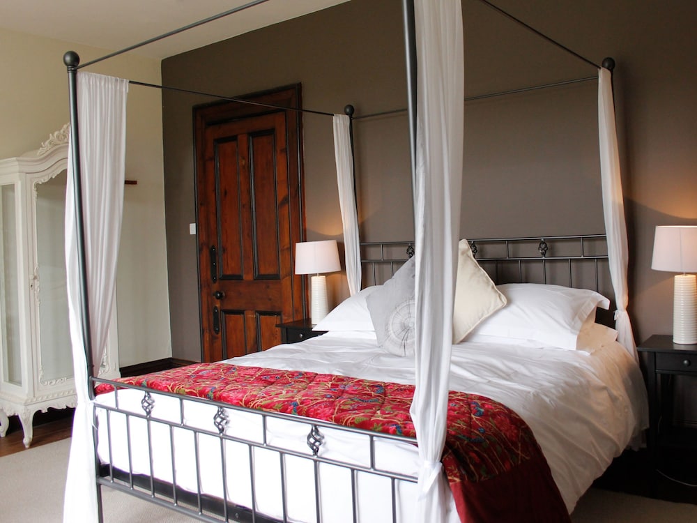 Superior Room, 1 King Bed, Ensuite photo 1