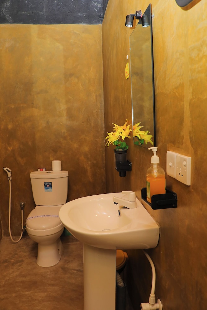 Deluxe King Room - Photo 5