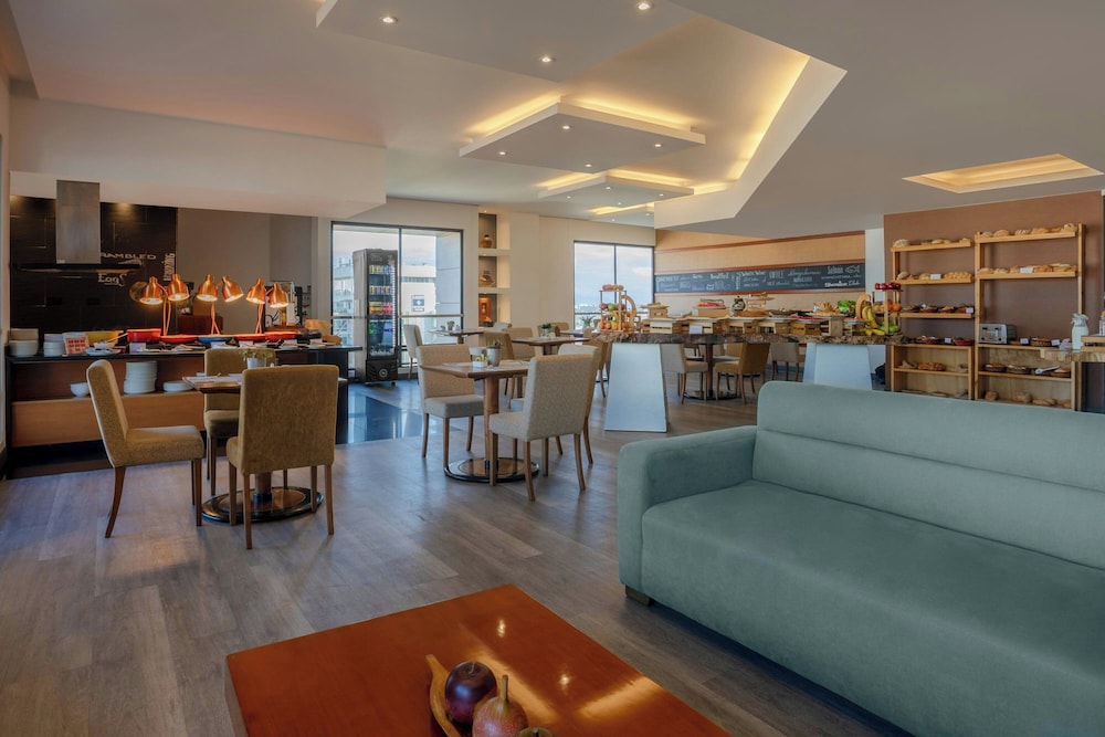 Club Suite, 1 Bedroom, Club Lounge Access (High Floor) - Photo 6