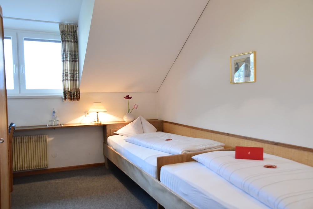 Economy Twin Room
