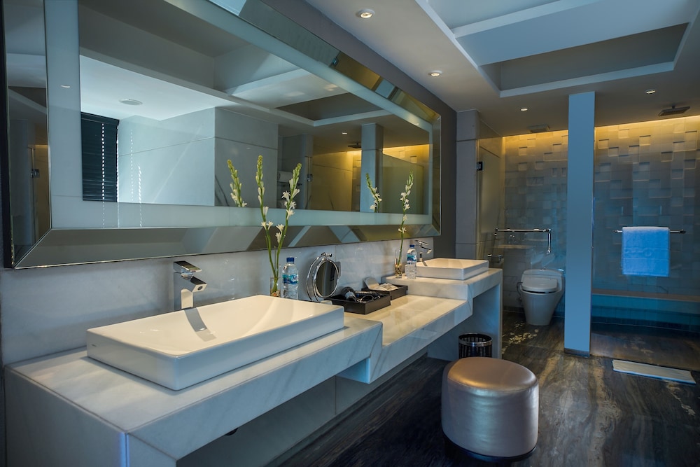 Prominent Suite - Photo 3