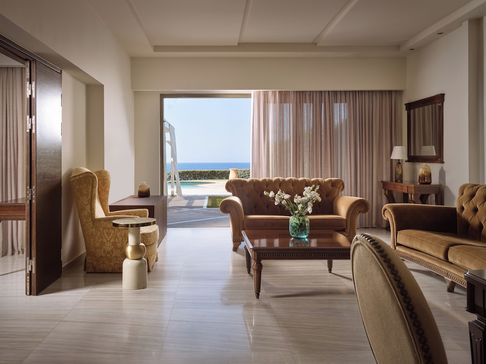 Royal Suite, Private Pool, Sea Front photo 2
