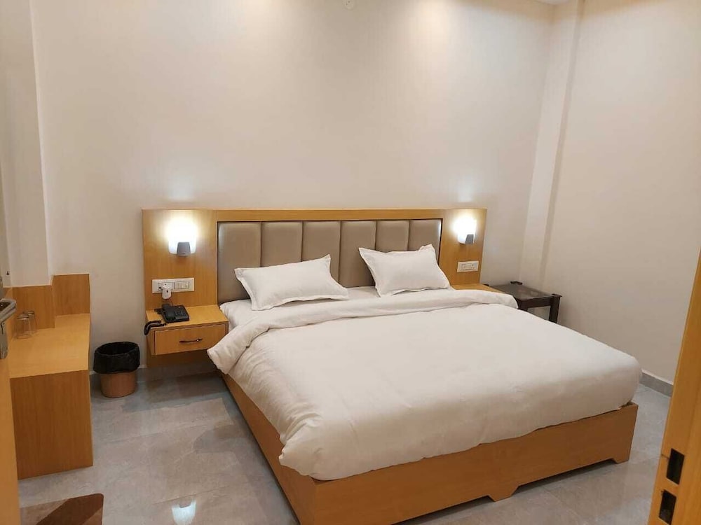 Deluxe Room, City View