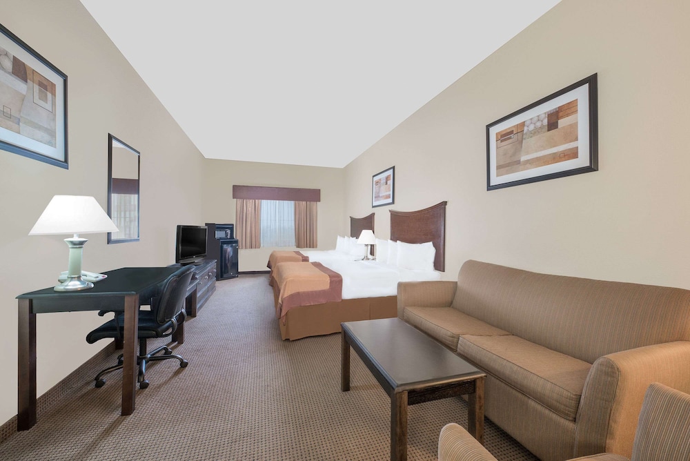 Suite, 2 Queen Beds - Photo 1