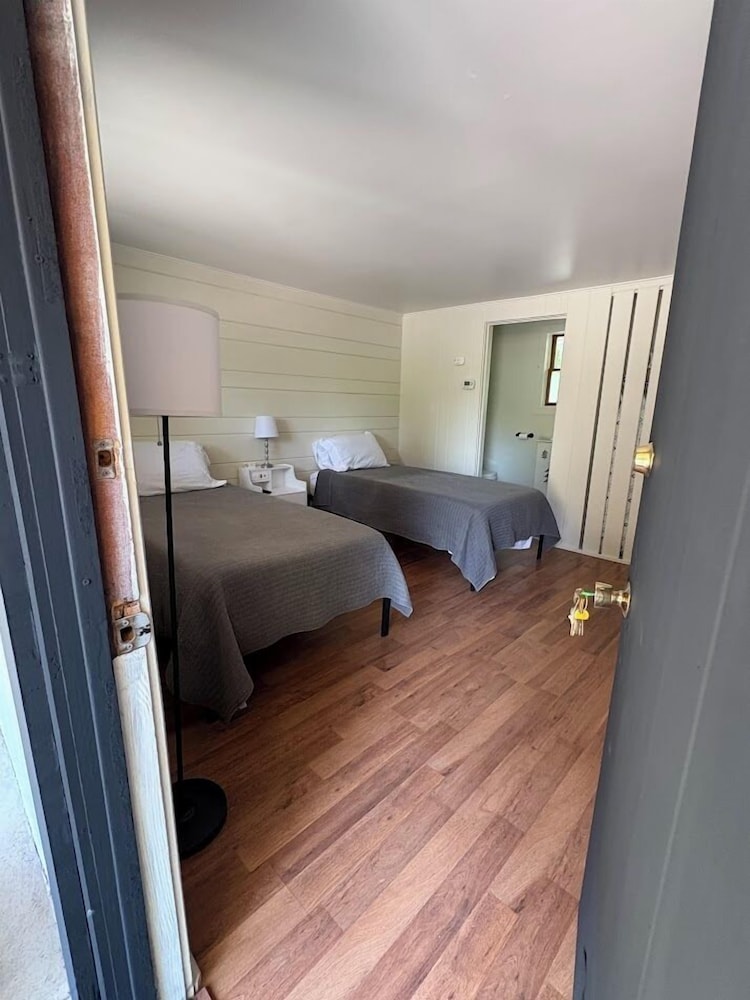 Basic Room, 2 Single Beds photo 1