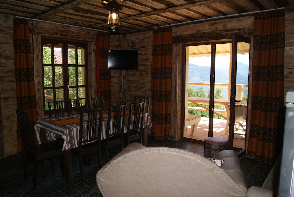 Family House, 3 Bedrooms, Refrigerator & Microwave, Mountain View photo 3