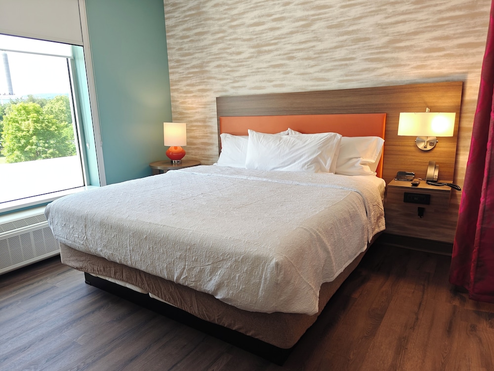Suite, 1 King Bed, Accessible (Roll-In Shower) - Photo 2