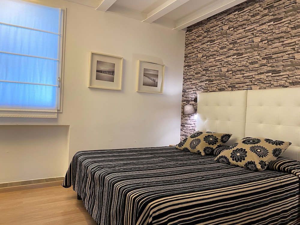 Double Room Single Use - Photo 1