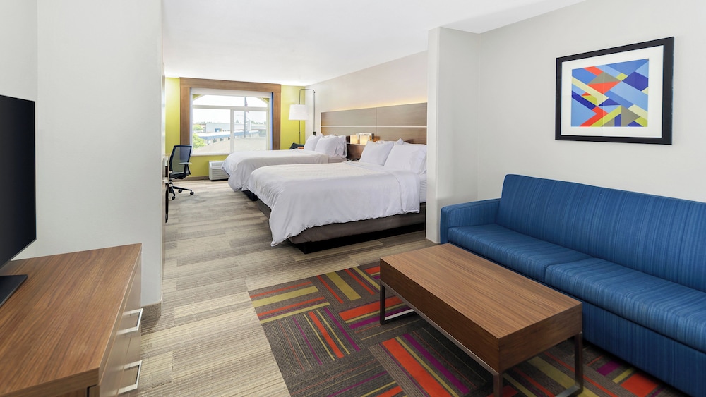 Suite, 1 King Bed - Photo 1