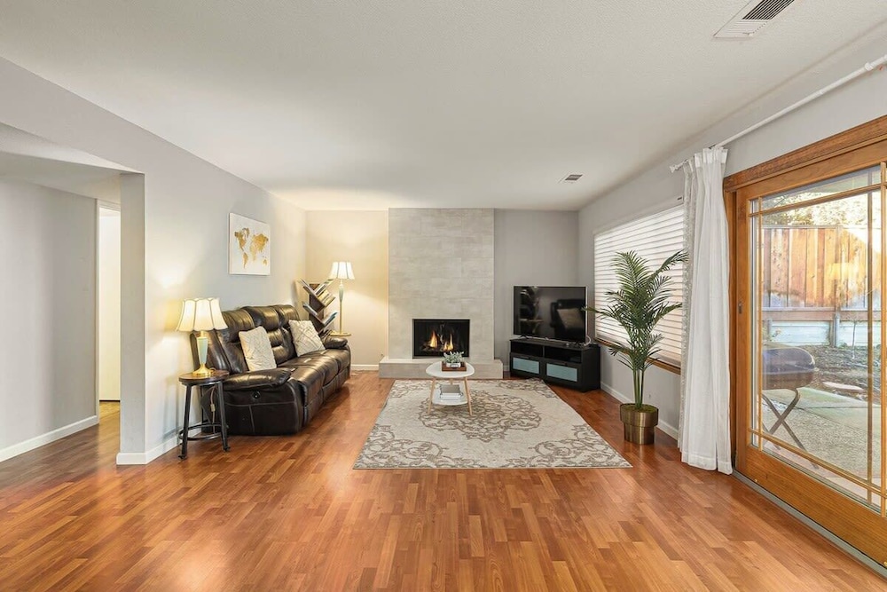 House (4 Bedrooms) photo 2