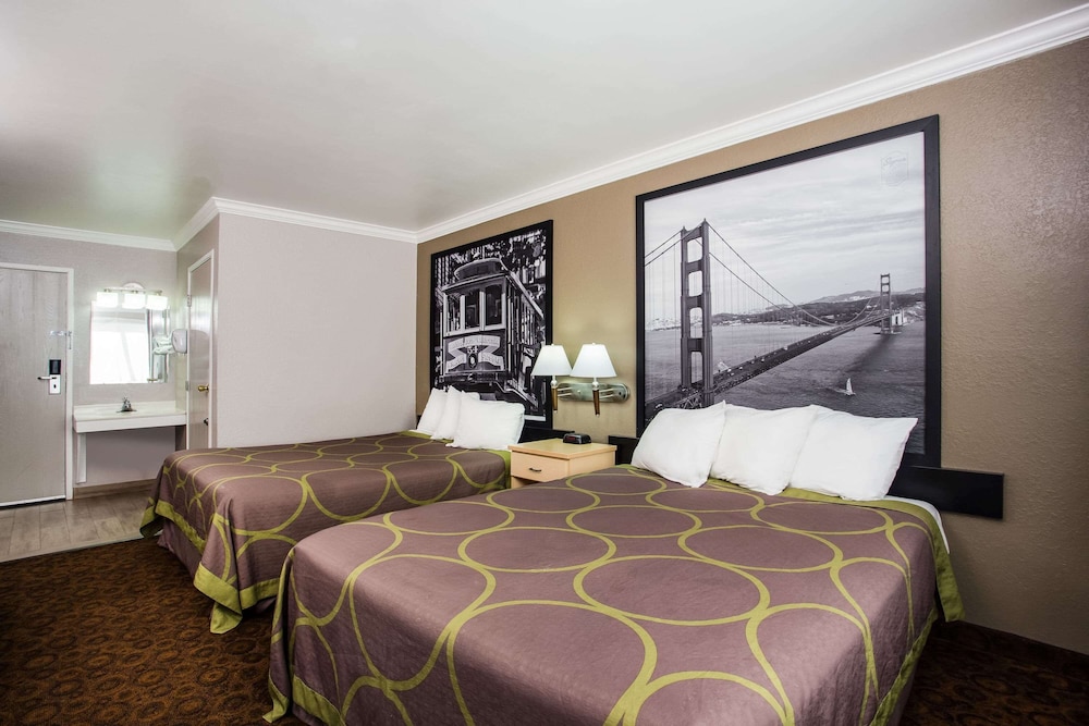 Standard Room, 2 Queen Beds, Non Smoking - Photo 1