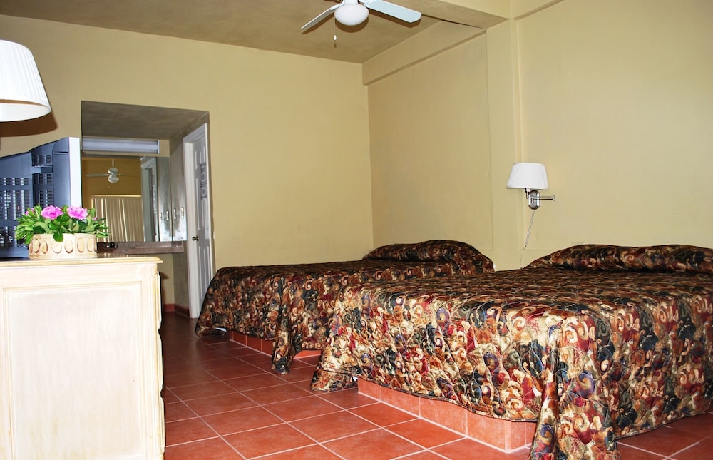 Double Room, 2 Queen Beds photo 1