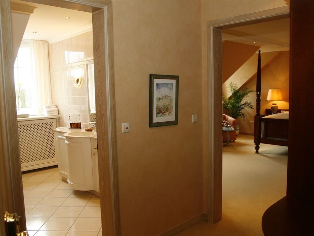 Suite, Private Bathroom (Suite mit Badewanne) photo 3