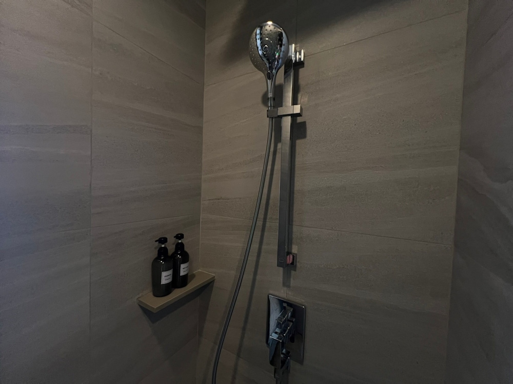 Signature Suite, 1 Bedroom, City View photo 3