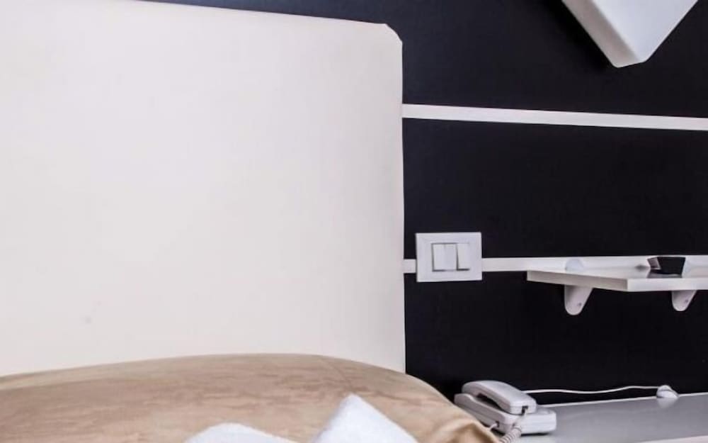 Double or Twin Room - Photo 3