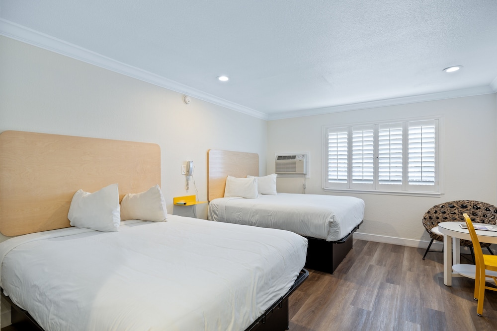 Superior Room, 2 Double Beds, Kitchenette photo 2