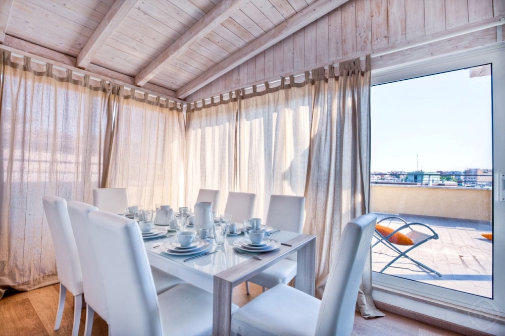 City Apartment, 3 Bedrooms, City View