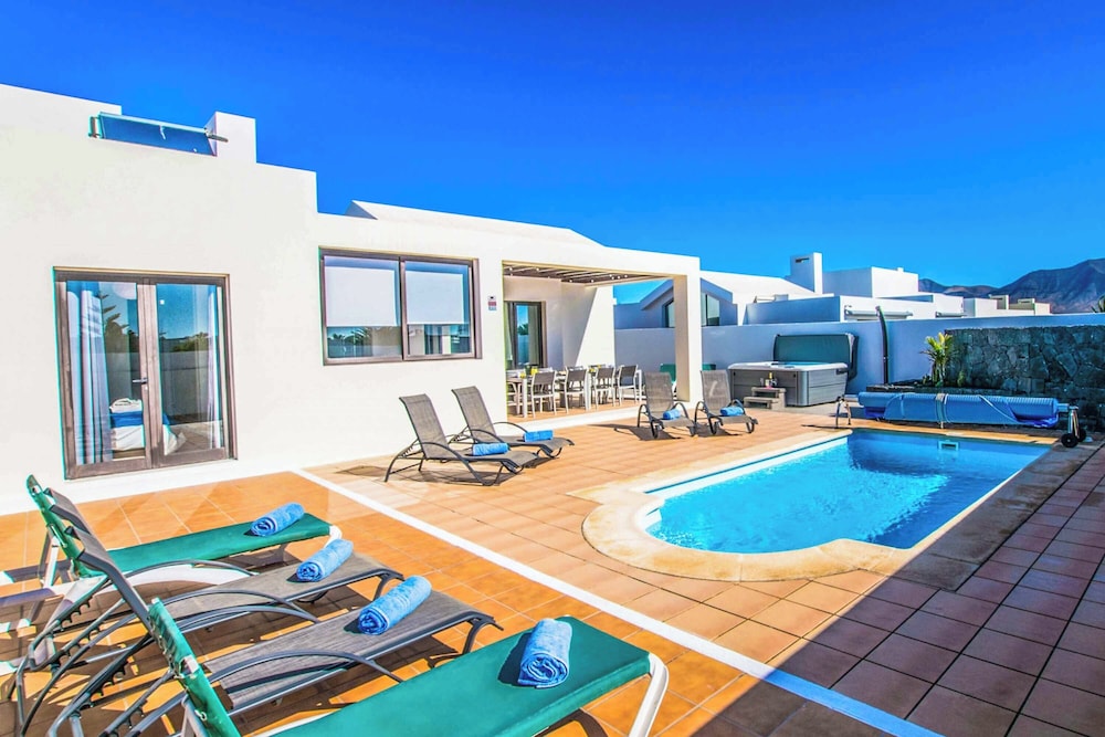 Villa (4 Dormitorios)