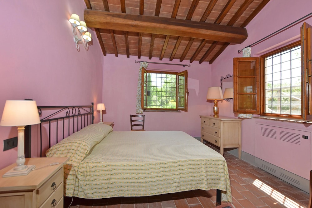 Family Apartment, Multiple Bedrooms, 2 Bathrooms, Mountainside (Francigena 6)