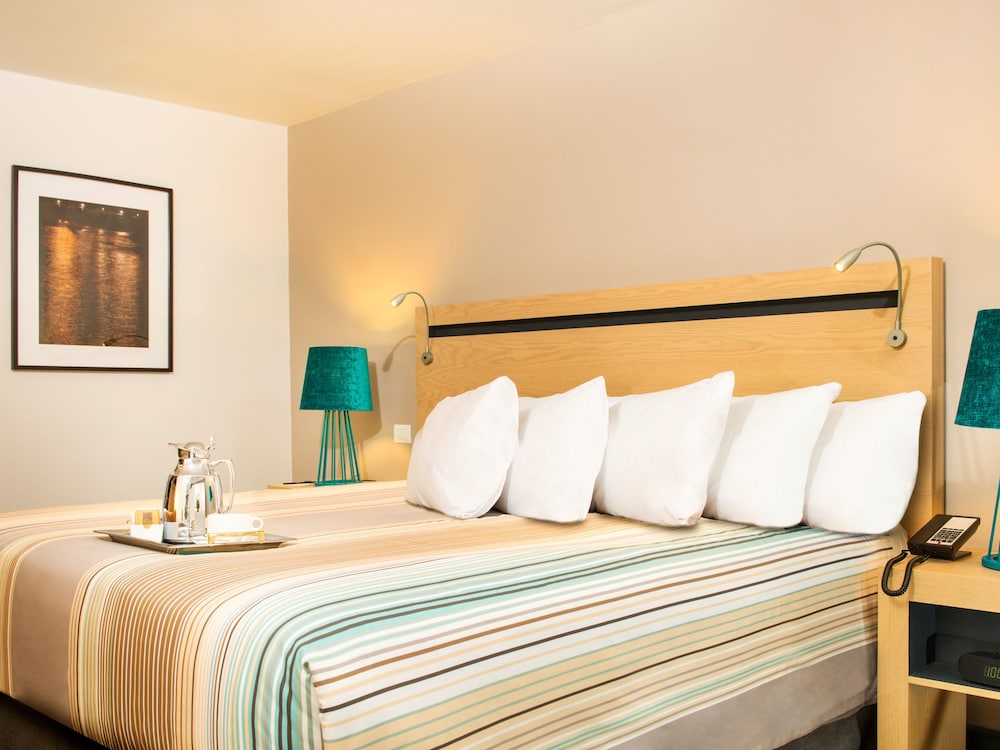 Junior Suite, 1 King Bed - Photo 3