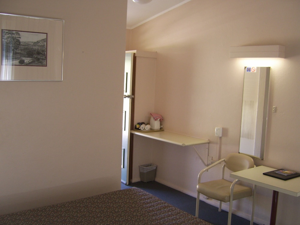 Standard Room, Non Smoking (Standard Queen Room) photo 3