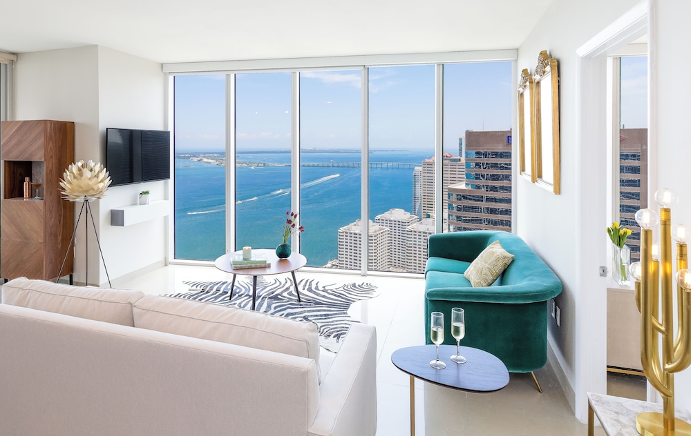 Boutique Corner Apart, 2/2, Sofa Bed, Ocean View, Balcony4210 thumbnail 6