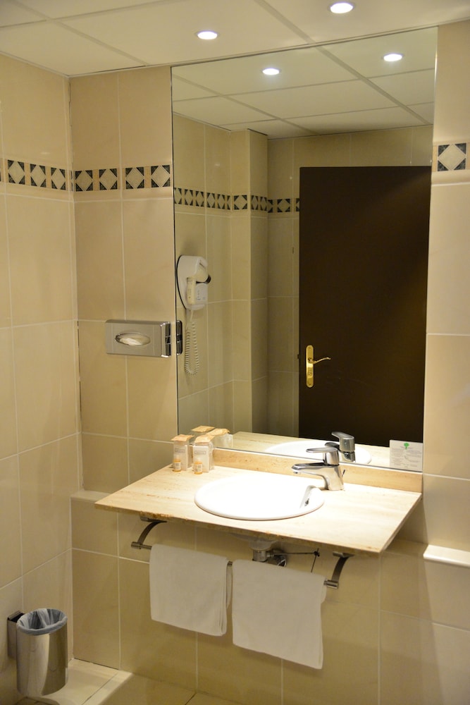 Quadruple Room - Photo 5