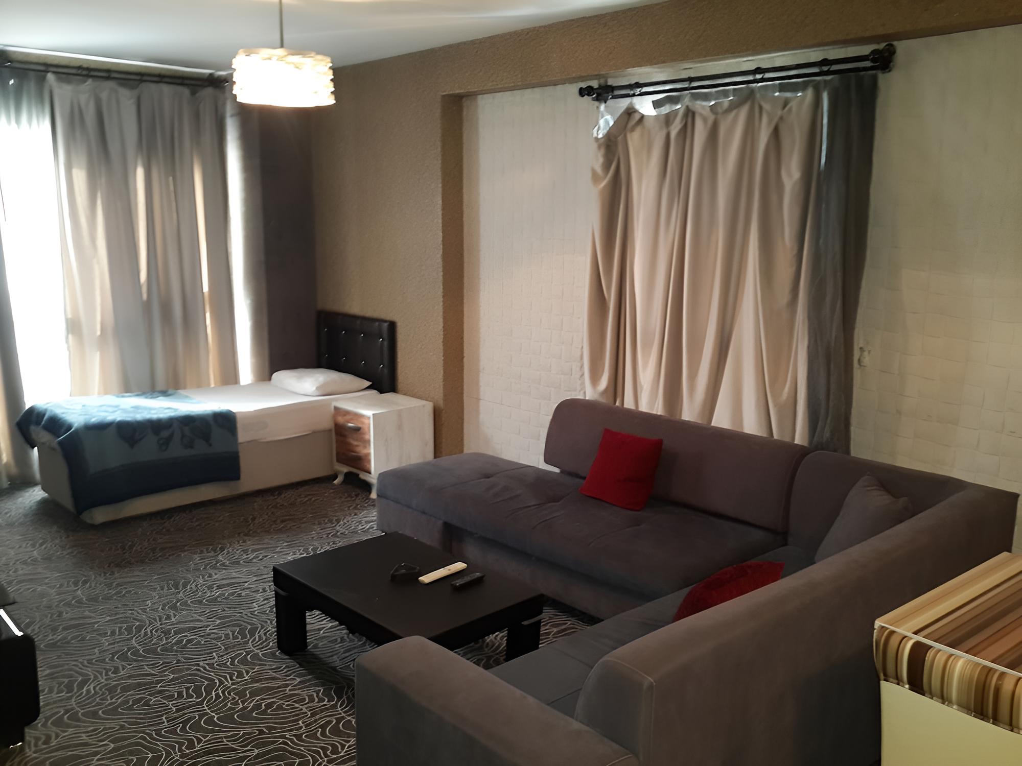Business Suite, 1 Bedroom, Accessible, Smoking photo 1