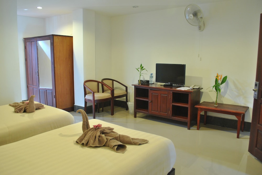 Standard Twin Room (without View) photo 2