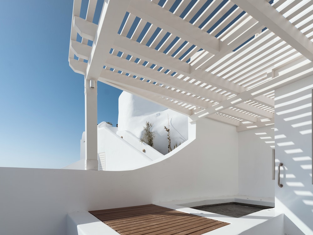 The Antiquarian's Suite with Hot Tub & Caldera View - Photo 19
