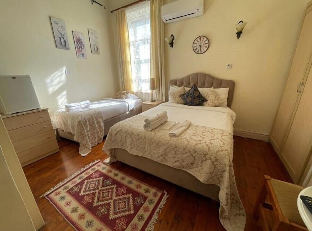 Room - Photo 1