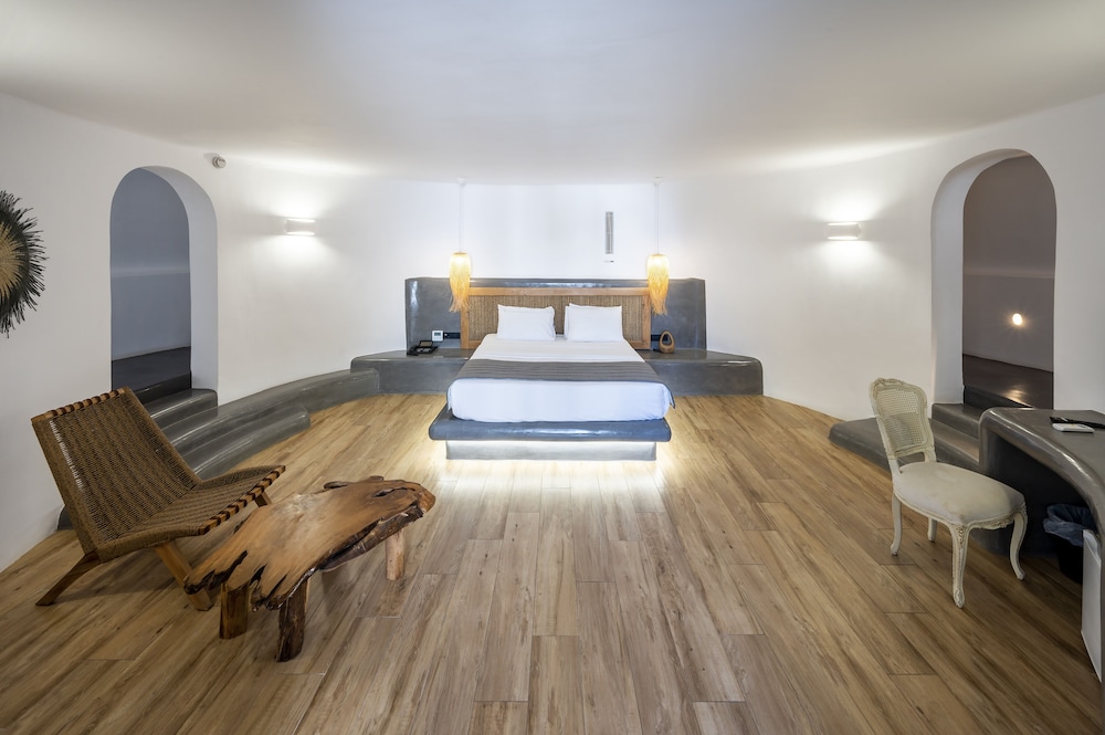 Windmill Deluxe Suite with sharing pool - Photo 1