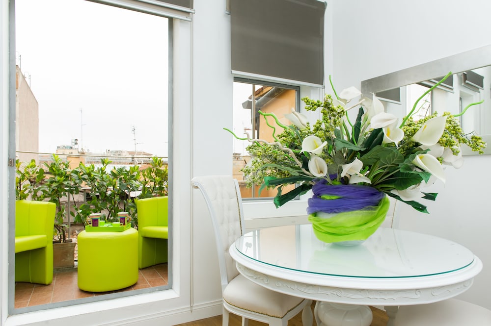 Junior Suite, 1 King Bed, Balcony, City View photo 2