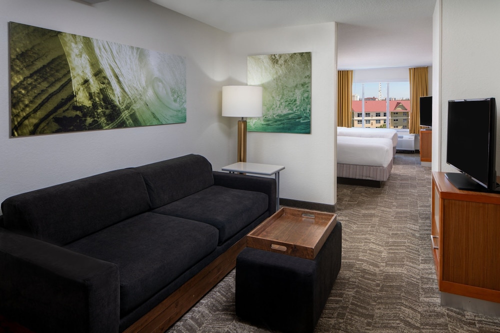 Suite, Multiple Beds (Mobility Accessible, Tub)