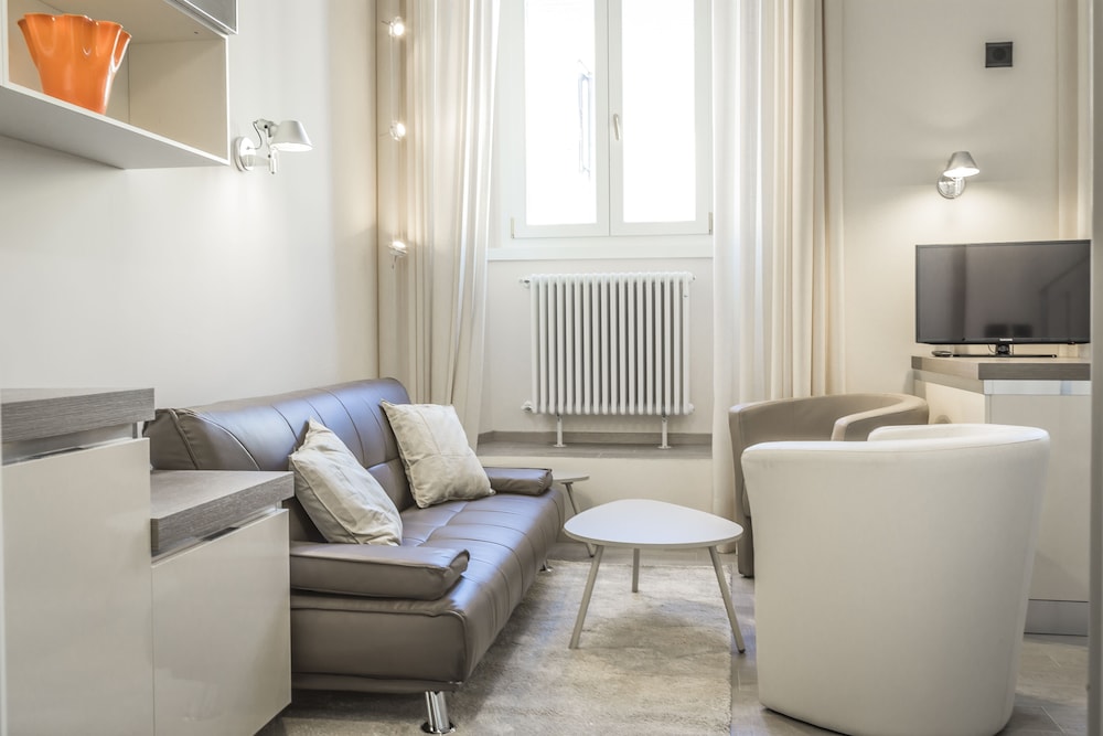 One bedroom apartment, Via San Marco 16