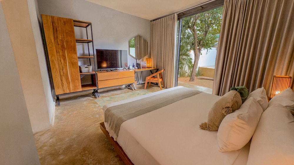 Standard Room, 1 King Bed, Private Pool - Photo 6