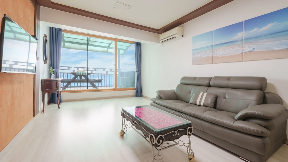 Basic Room, 1 Bedroom (202 Deepblue) - Photo 5